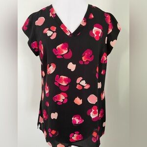 BEAUTIFUL CABI TOP USED IN GREAT CONDITION. NO SNAGS TEARS OR STAINS.